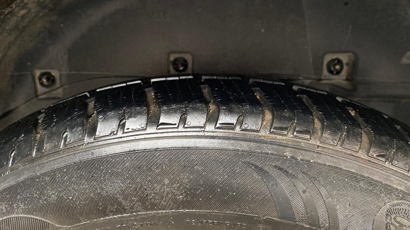 2017 Tata Hexa XT 4X2 6 STR, Diesel, Manual, 60,979 km, Left Rear Tyre Tread