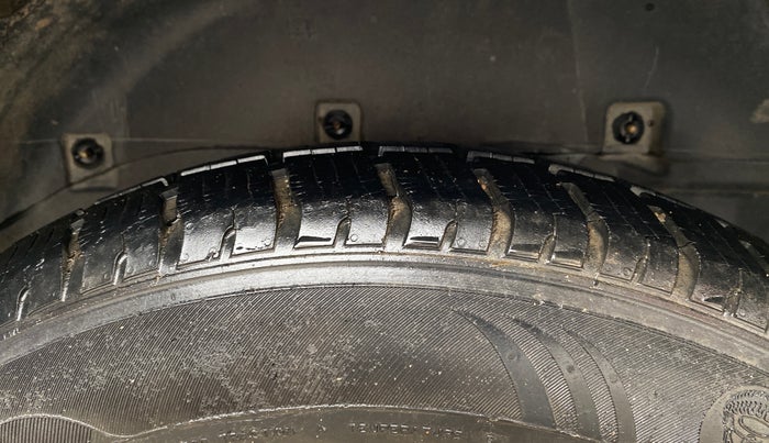 2017 Tata Hexa XT 4X2 6 STR, Diesel, Manual, 61,109 km, Left Rear Tyre Tread