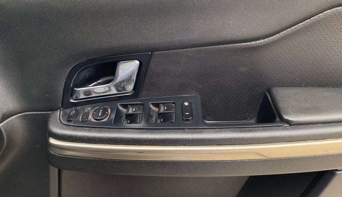 2017 Tata Hexa XT 4X2 6 STR, Diesel, Manual, 61,109 km, Driver Side Door Panels Control