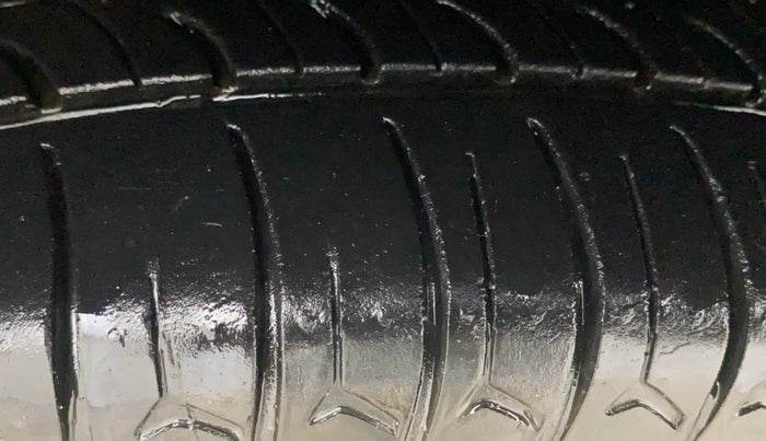 2014 Maruti Alto 800 VXI, Petrol, Manual, 68,645 km, Left Front Tyre Tread