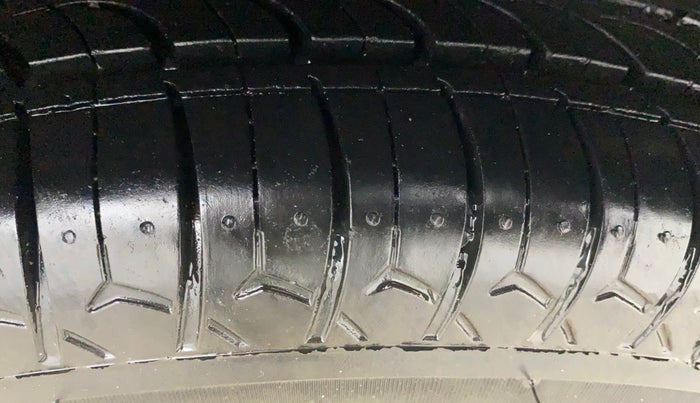 2014 Maruti Alto 800 VXI, Petrol, Manual, 68,645 km, Left Rear Tyre Tread
