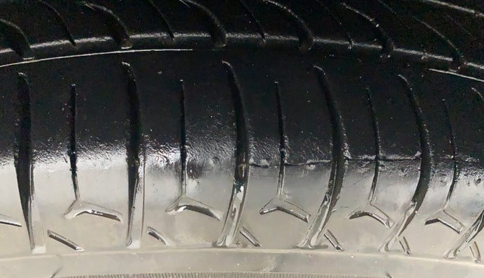 2014 Maruti Alto 800 VXI, Petrol, Manual, 68,645 km, Right Front Tyre Tread