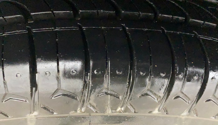 2014 Maruti Alto 800 VXI, Petrol, Manual, 68,645 km, Right Rear Tyre Tread