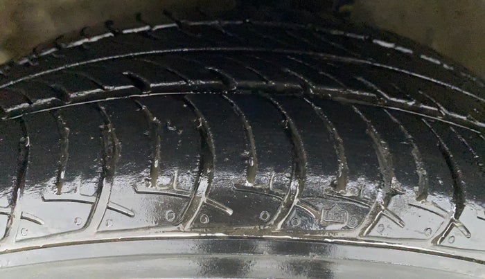 2018 Maruti Celerio VXI CNG D, CNG, Manual, 52,636 km, Left Front Tyre Tread