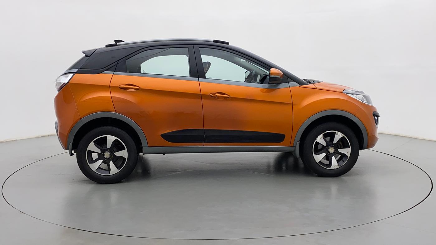 2018 Tata NEXON XZ+ 1.2 DUAL TONE, Petrol, Manual, 24,407 km, Right Side