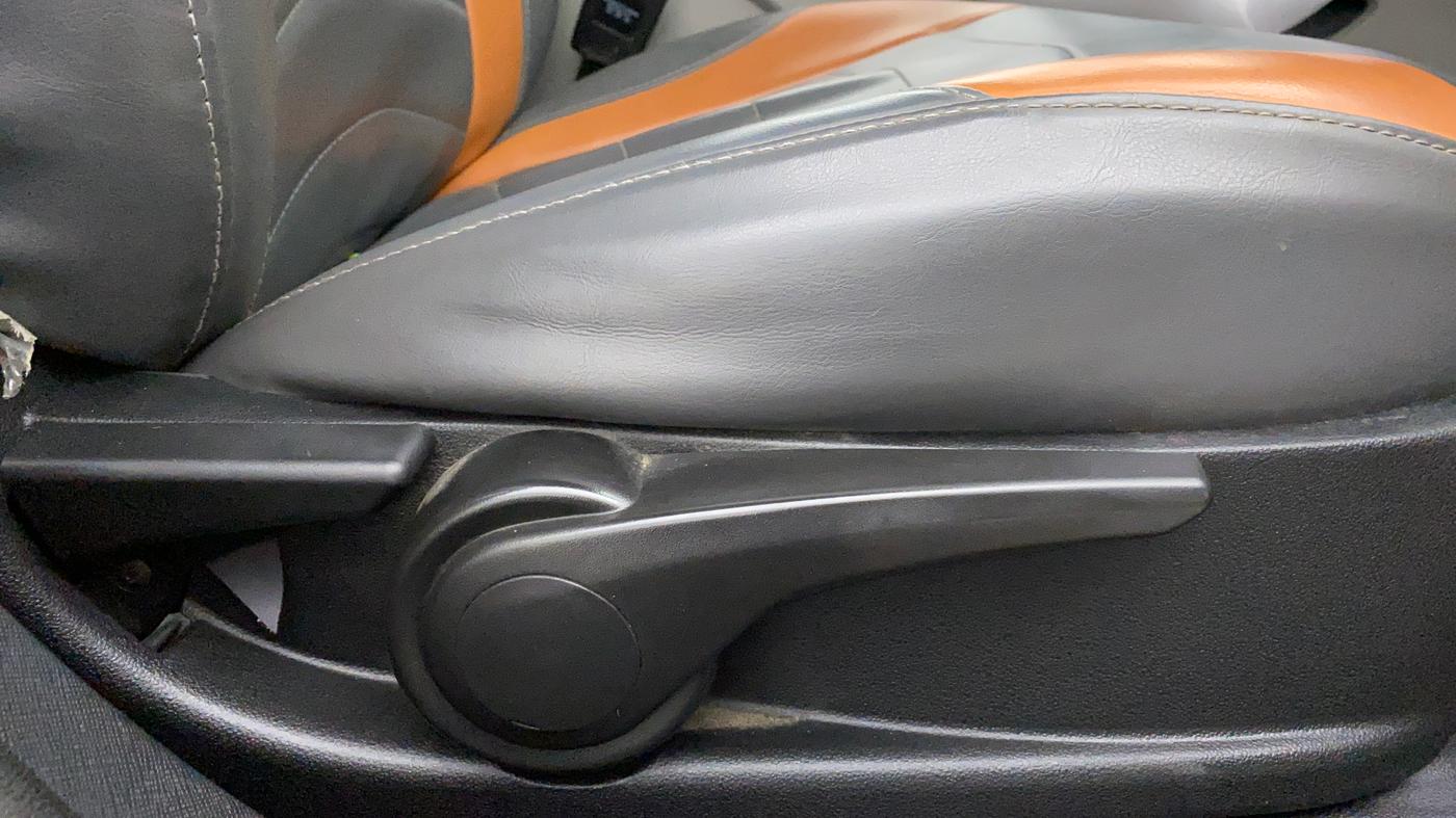 2018 Tata NEXON XZ+ 1.2 DUAL TONE, Petrol, Manual, 24,407 km, Driver Side Adjustment Panel