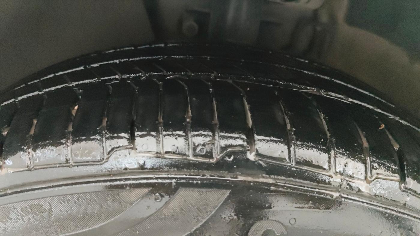 2020 Skoda Rapid AMBITION AT TSI, Petrol, Automatic, 27,715 km, Left Front Tyre Tread