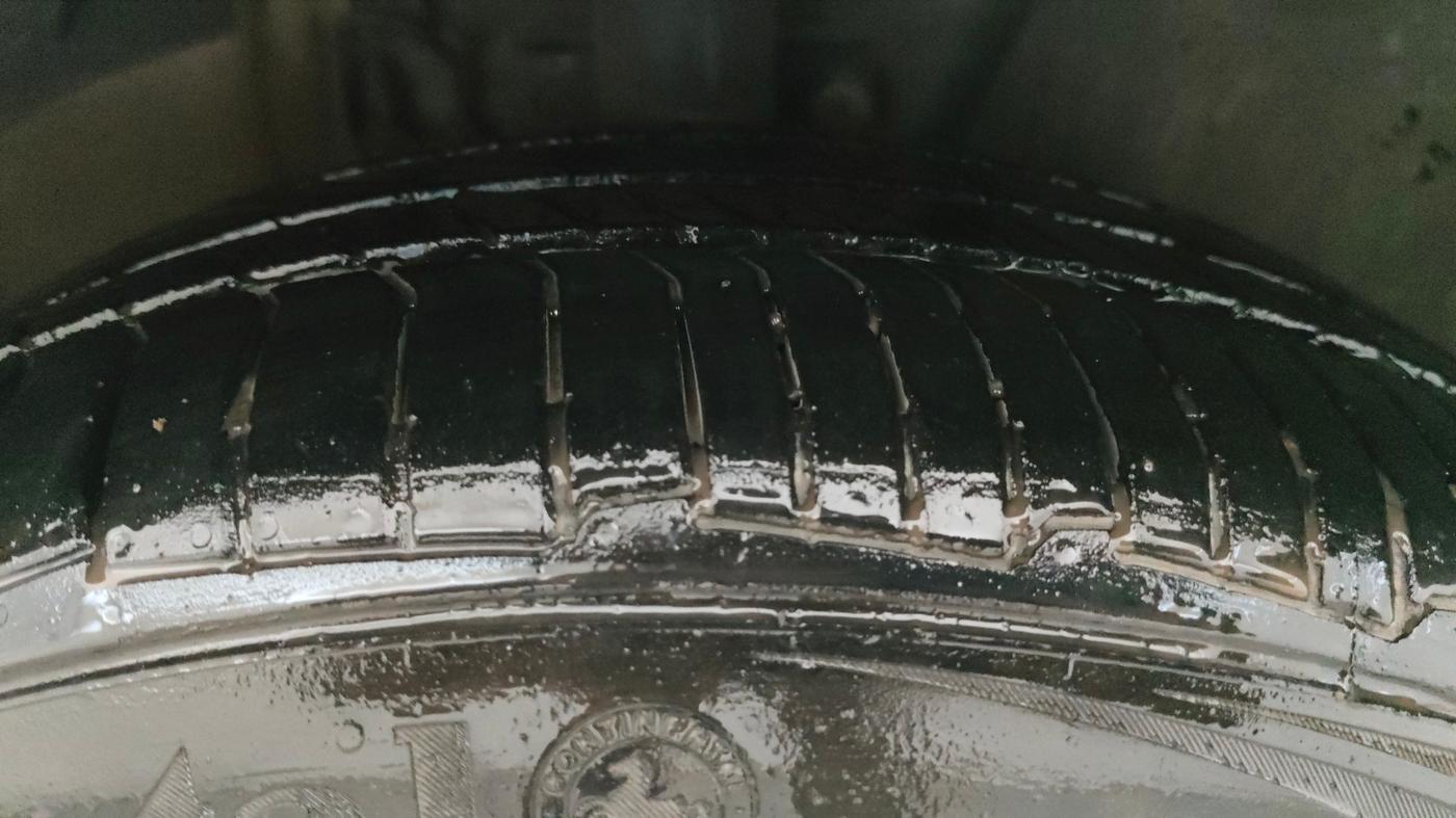 2020 Skoda Rapid AMBITION AT TSI, Petrol, Automatic, 27,715 km, Right Front Tyre Tread