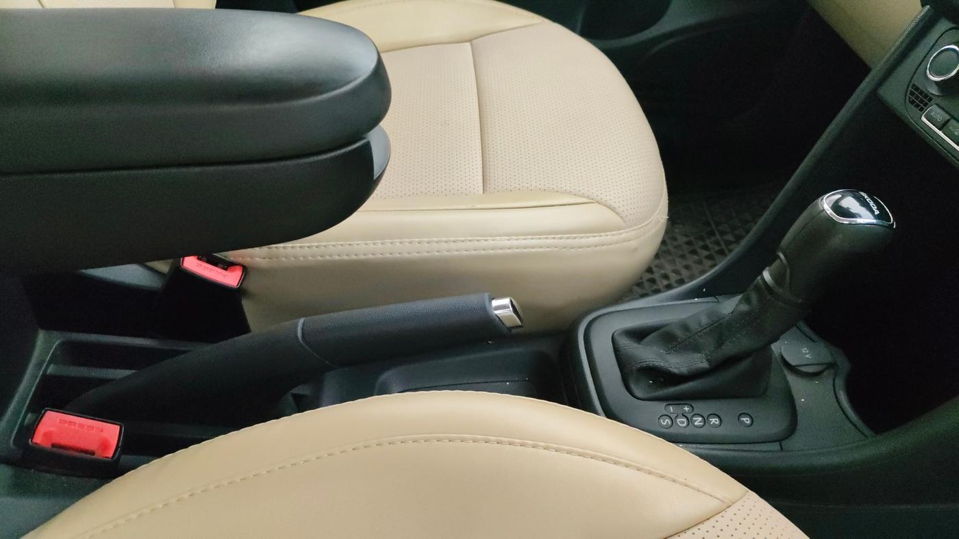 2020 Skoda Rapid AMBITION AT TSI, Petrol, Automatic, 27,715 km, Gear Lever