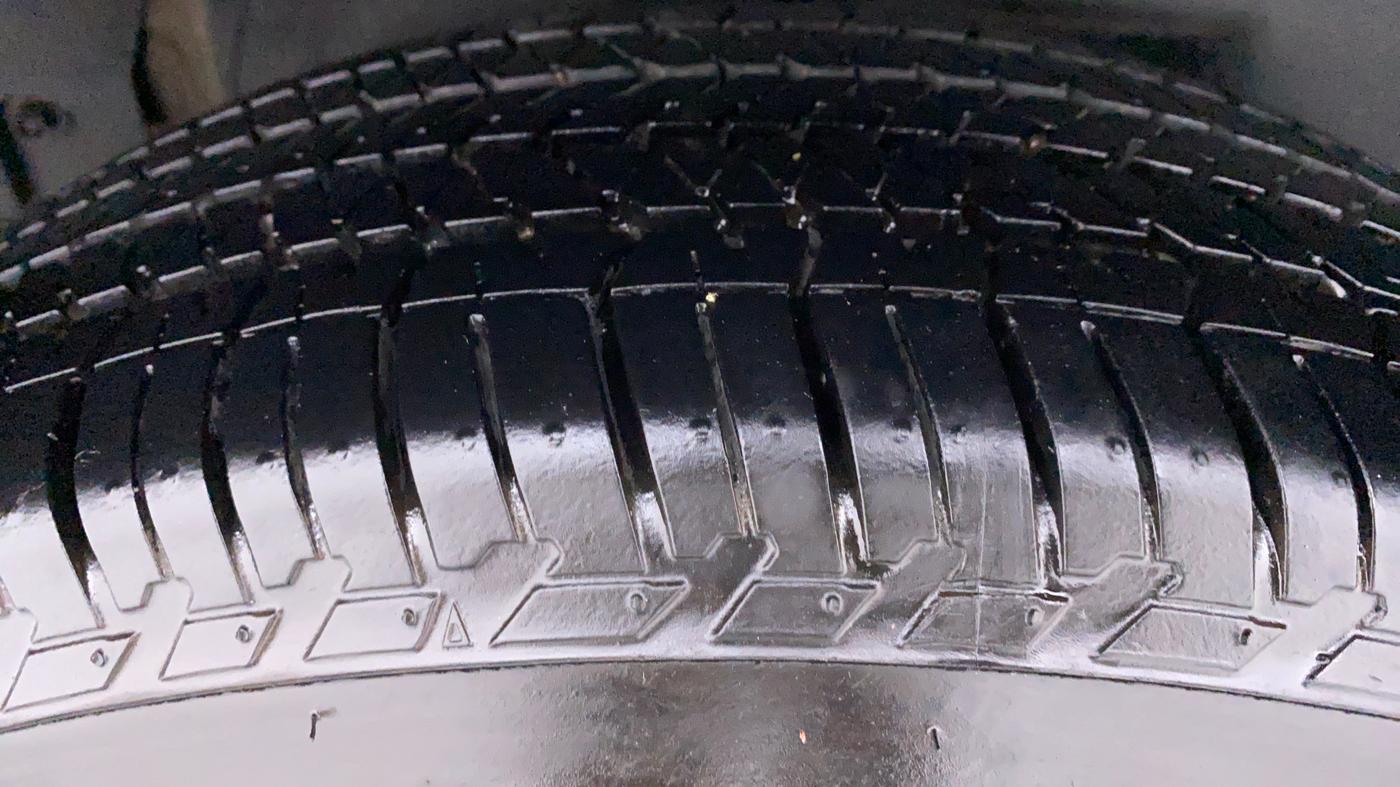 2020 Mahindra XUV500 W9, Diesel, Manual, 8,018 km, Right Rear Tyre Tread