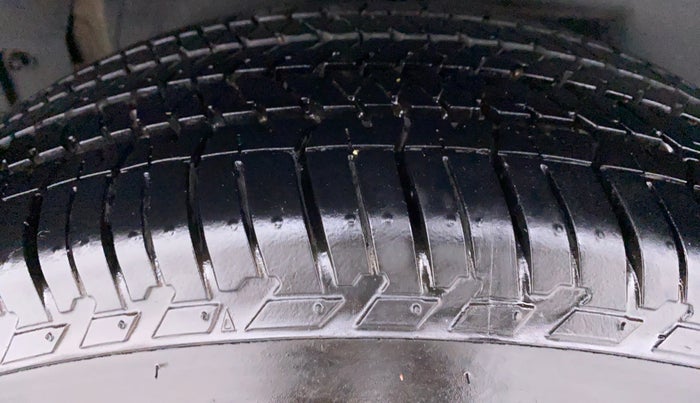 2020 Mahindra XUV500 W9, Diesel, Manual, 8,018 km, Right Rear Tyre Tread