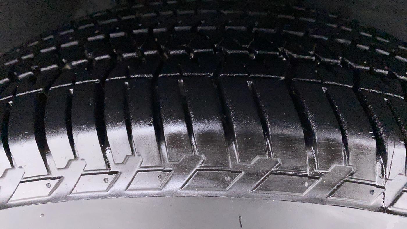 2020 Mahindra XUV500 W9, Diesel, Manual, 8,018 km, Right Front Tyre Tread