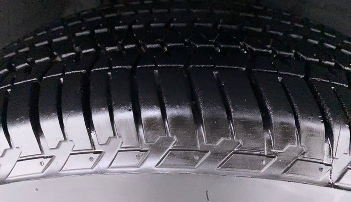 2020 Mahindra XUV500 W9, Diesel, Manual, 8,018 km, Right Front Tyre Tread