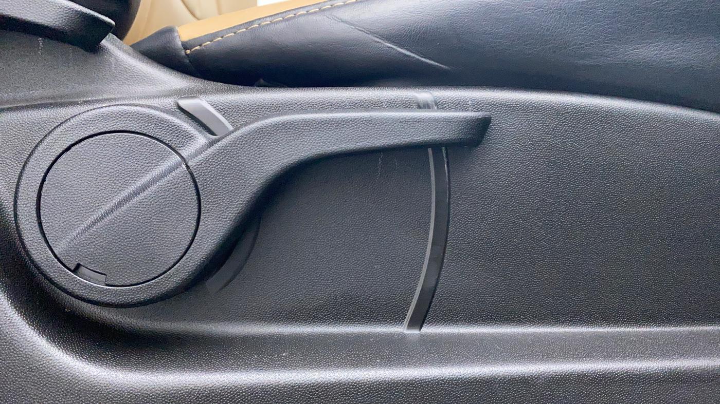 2020 Mahindra XUV500 W9, Diesel, Manual, 8,018 km, Driver Side Adjustment Panel