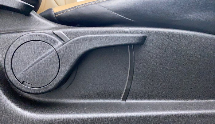 2020 Mahindra XUV500 W9, Diesel, Manual, 8,018 km, Driver Side Adjustment Panel