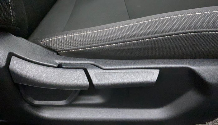 2022 Hyundai NEW I20 ASTA (O) 1.2 AT, Petrol, Automatic, 5,714 km, Driver Side Adjustment Panel