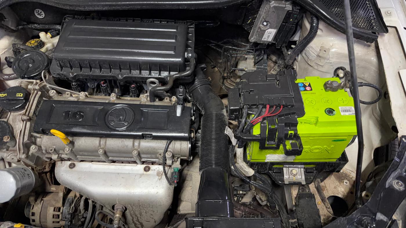 2015 Skoda Rapid 1.6 MPI ELEGANCE PLUS AT, Petrol, Automatic, 74,992 km, Engine View - Left