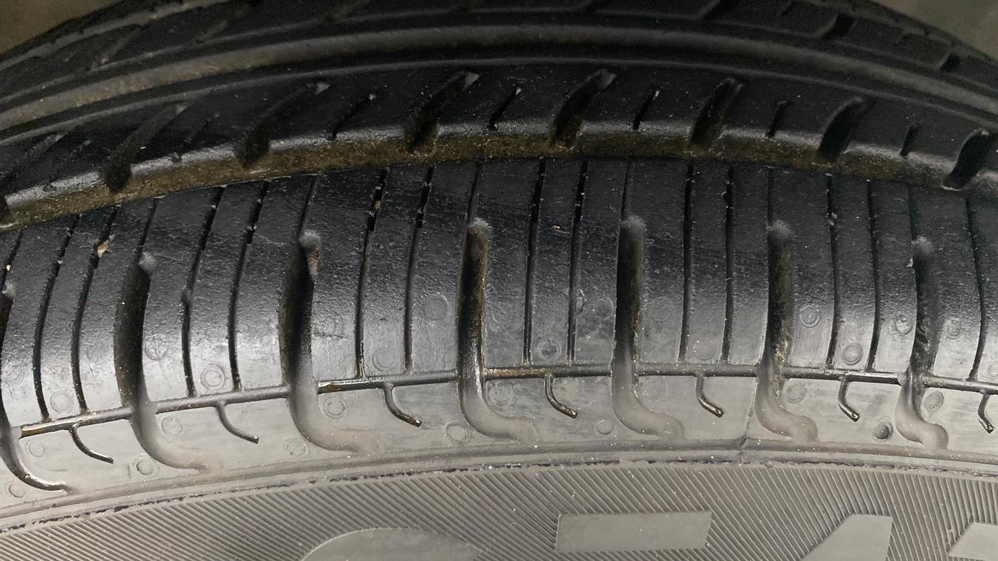 2015 Renault Kwid RXL, Petrol, Manual, 63,102 km, Right Front Tyre Tread