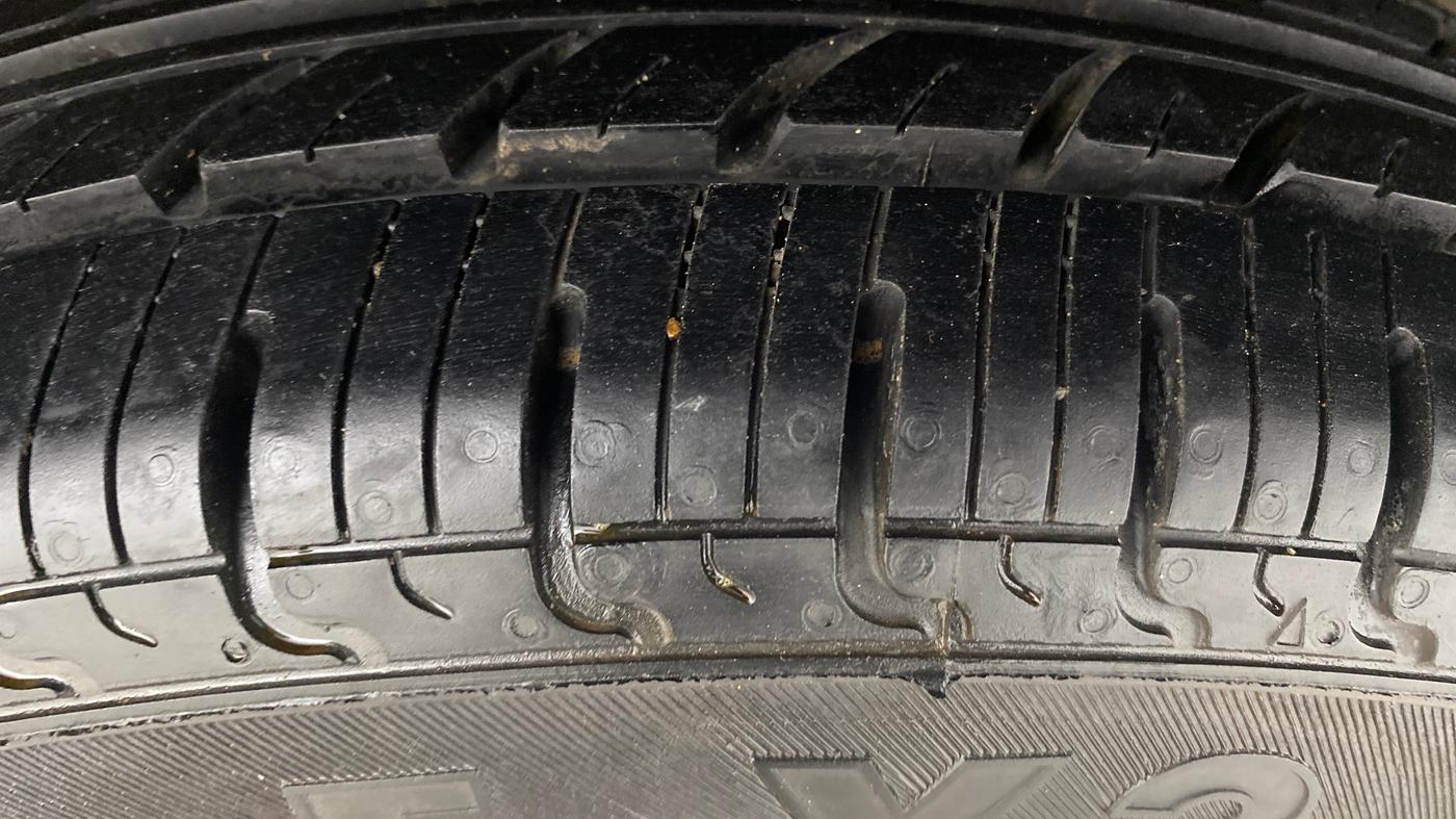 2015 Renault Kwid RXL, Petrol, Manual, 63,102 km, Left Rear Tyre Tread