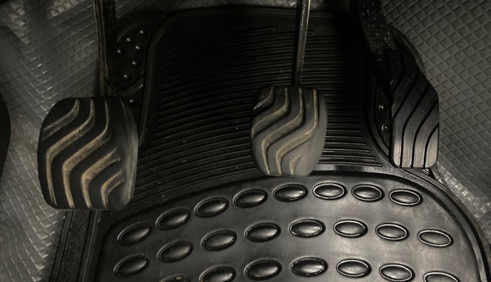 2015 Renault Kwid RXL, Petrol, Manual, 63,102 km, Pedals