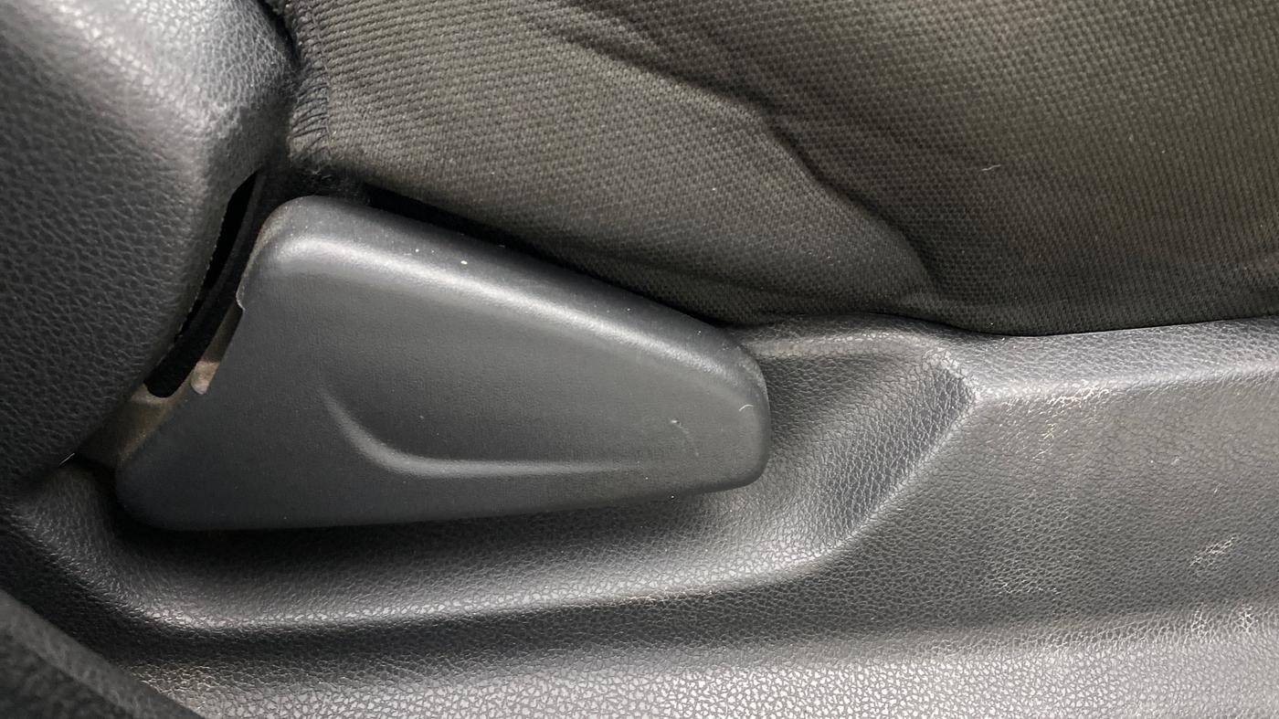 2015 Renault Kwid RXL, Petrol, Manual, 63,102 km, Driver Side Adjustment Panel