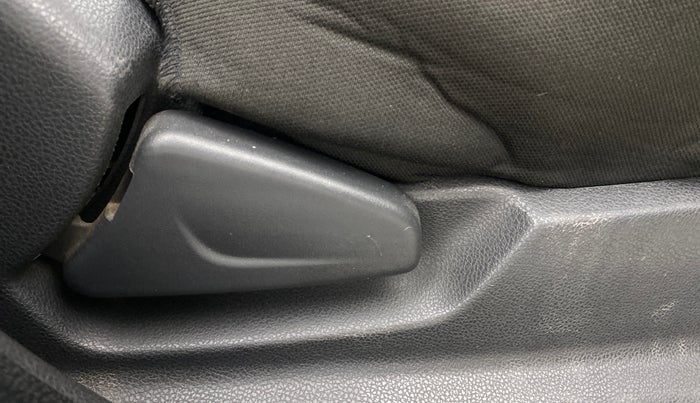 2015 Renault Kwid RXL, Petrol, Manual, 63,102 km, Driver Side Adjustment Panel