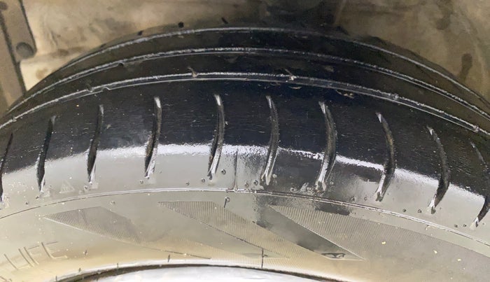 2017 Maruti Wagon R 1.0 VXI, CNG, Manual, 96,069 km, Left Front Tyre Tread