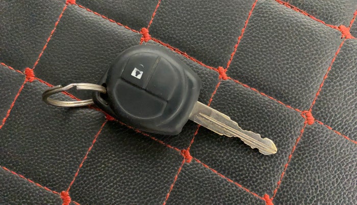 2017 Maruti Wagon R 1.0 VXI, CNG, Manual, 96,069 km, Key Close Up