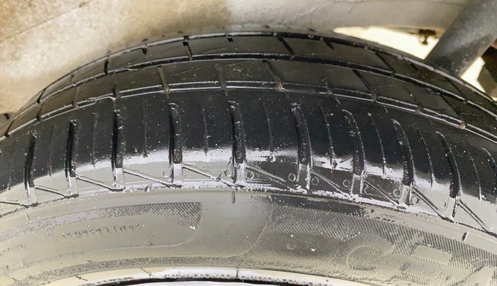 2017 Maruti Wagon R 1.0 VXI, CNG, Manual, 96,069 km, Left Rear Tyre Tread