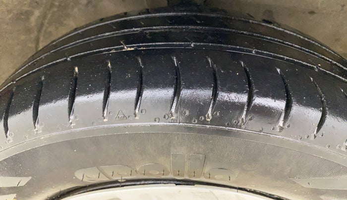 2017 Maruti Wagon R 1.0 VXI, CNG, Manual, 96,069 km, Right Front Tyre Tread