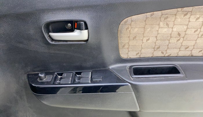 2017 Maruti Wagon R 1.0 VXI, CNG, Manual, 96,069 km, Driver Side Door Panels Control