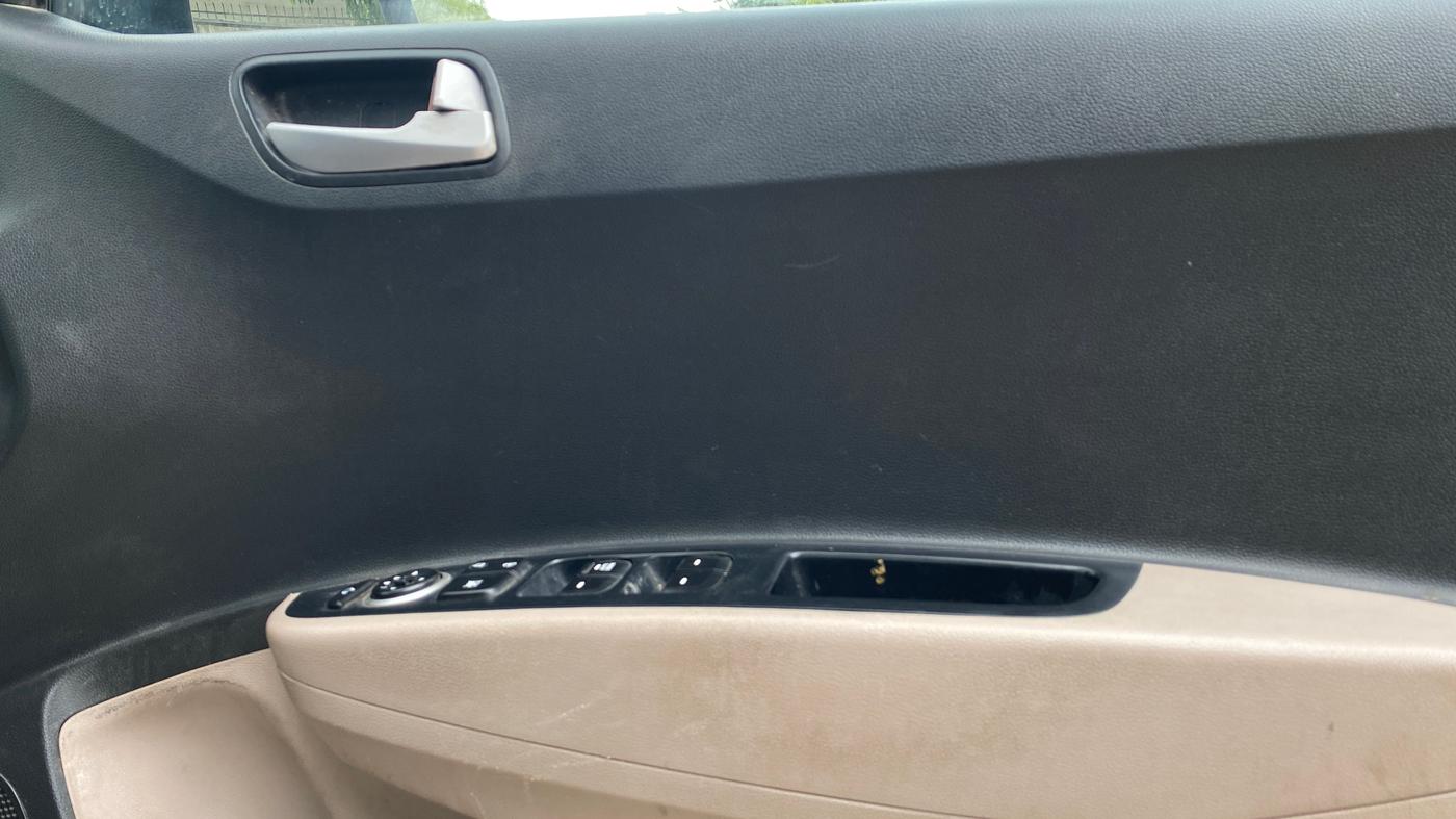 2019 Hyundai Grand i10 SPORTZ 1.2 KAPPA VTVT, Petrol, Manual, 70,289 km, Driver Side Door Panels Control