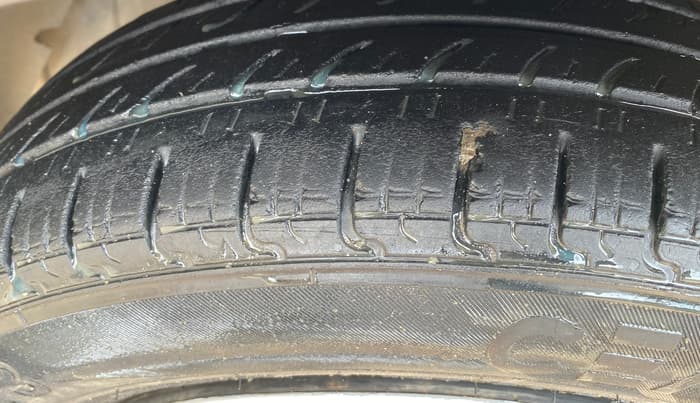 2017 Hyundai Grand i10 SPORTZ (O) 1.2 KAPPA VTVT, Petrol, Manual, 1,22,102 km, Left Front Tyre Tread