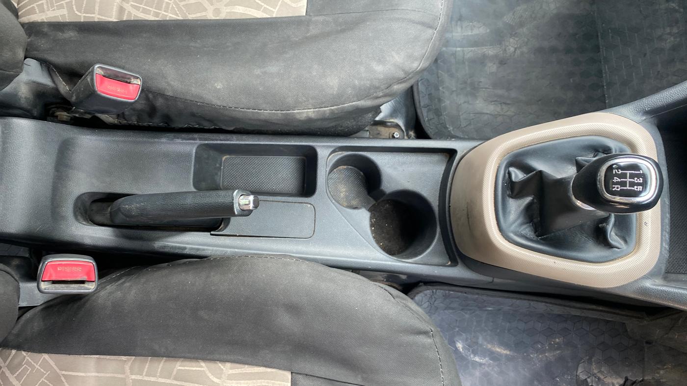 2017 Hyundai Grand i10 SPORTZ (O) 1.2 KAPPA VTVT, Petrol, Manual, 1,22,106 km, Gear Lever