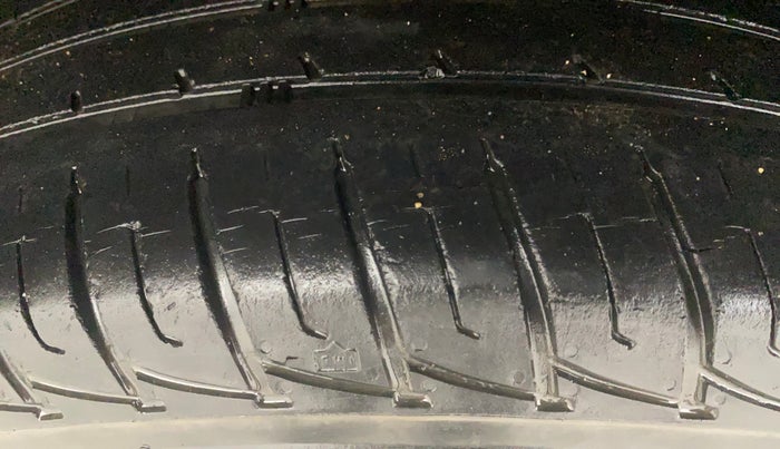 2018 Renault Duster RXS CVT, Petrol, Automatic, 30,676 km, Right Rear Tyre Tread