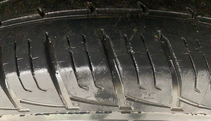 2018 Renault Duster RXS CVT, Petrol, Automatic, 30,676 km, Right Front Tyre Tread