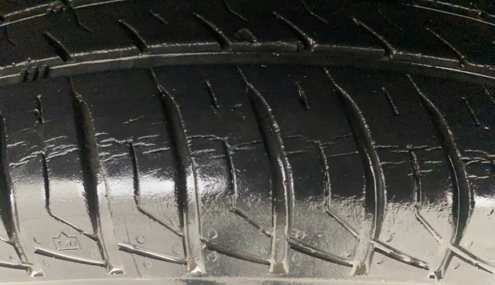 2018 Renault Duster RXS CVT, Petrol, Automatic, 30,676 km, Left Front Tyre Tread