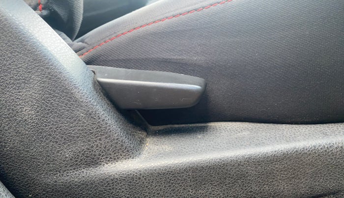 2018 Renault Duster RXS CVT, Petrol, Automatic, 30,676 km, Driver Side Adjustment Panel