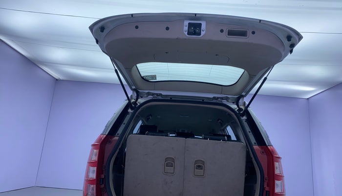 2016 Mahindra XUV500 W6, Diesel, Manual, 88,750 km, Boot Door Open