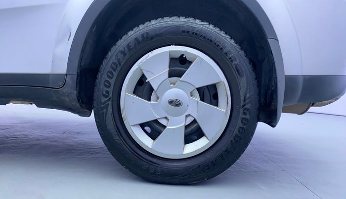 2016 Mahindra XUV500 W6, Diesel, Manual, 88,750 km, Left Rear Wheel