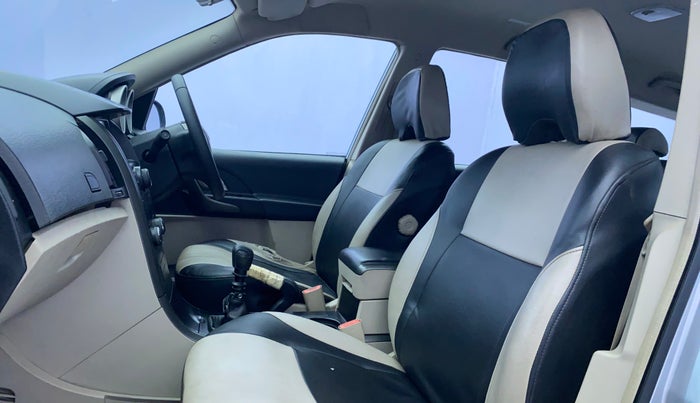 2016 Mahindra XUV500 W6, Diesel, Manual, 88,750 km, Right Side Front Door Cabin