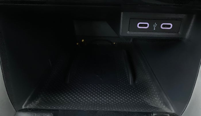 2022 Volkswagen TAIGUN HIGHLINE 1.0 TSI AT, Petrol, Automatic, 16,138 km, Wireless Charger