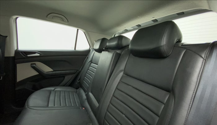 2022 Volkswagen TAIGUN HIGHLINE 1.0 TSI AT, Petrol, Automatic, 16,138 km, Right Side Rear Door Cabin
