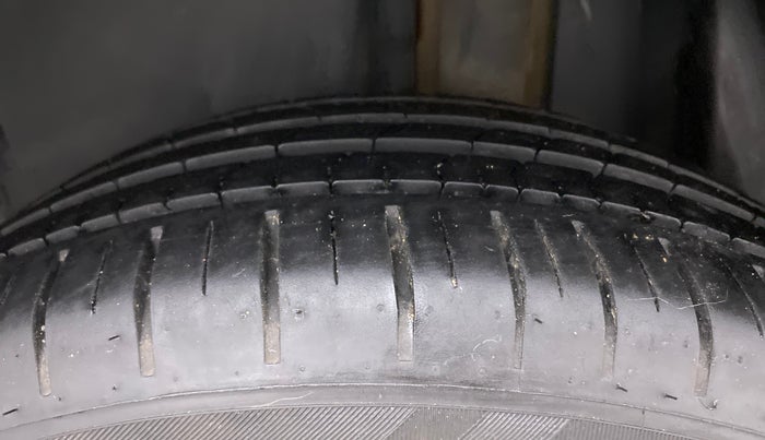 2022 Volkswagen TAIGUN HIGHLINE 1.0 TSI AT, Petrol, Automatic, 16,138 km, Left Rear Tyre Tread