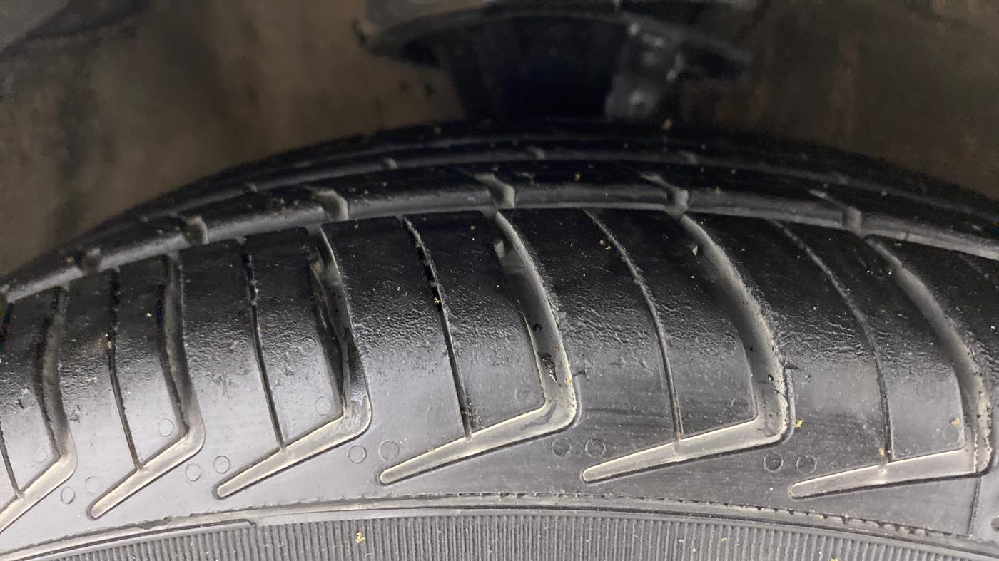 2010 Hyundai i10 SPORTZ 1.2, Petrol, Manual, 97,941 km, Right Front Tyre Tread