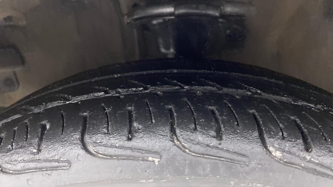2010 Hyundai i10 SPORTZ 1.2, Petrol, Manual, 97,941 km, Left Front Tyre Tread
