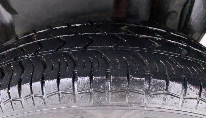 2015 Maruti Swift Dzire VDI, Diesel, Manual, 96,621 km, Left Rear Tyre Tread