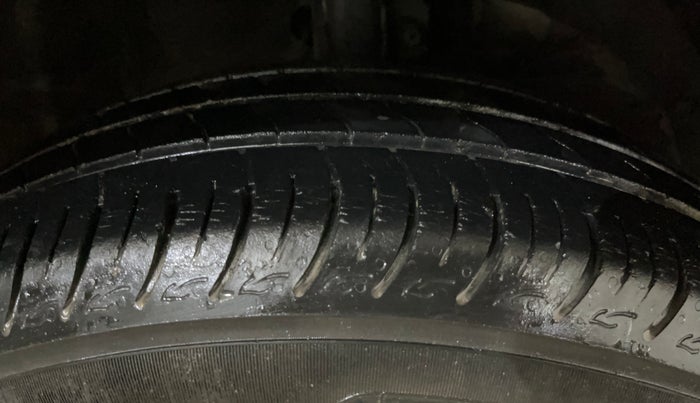 2021 Maruti Baleno DELTA PETROL 1.2, Petrol, Manual, 47,814 km, Right Front Tyre Tread