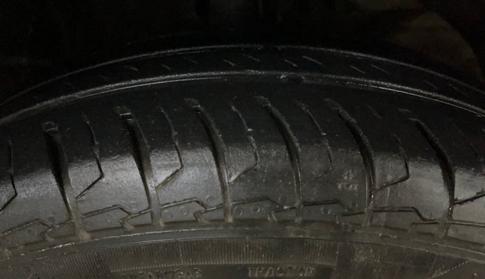 2023 Maruti Swift LXI, Petrol, Manual, 22,795 km, Right Front Tyre Tread