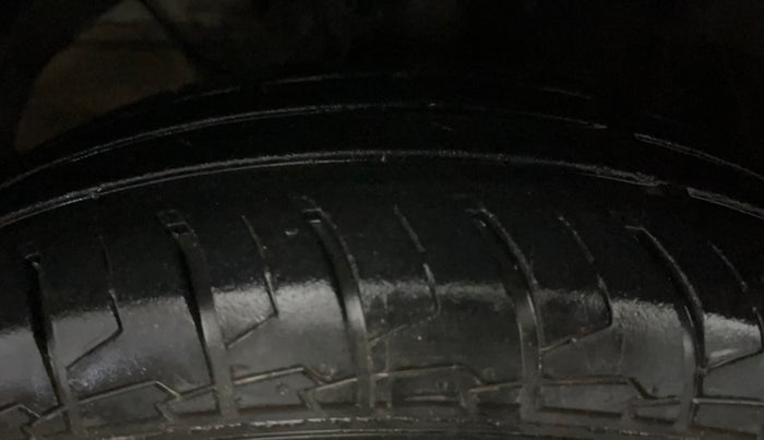 2023 Maruti Swift LXI, Petrol, Manual, 22,795 km, Left Front Tyre Tread